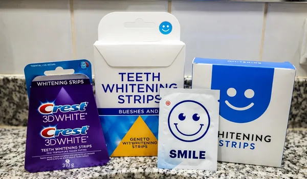 Infographic showing correct whitening strip application and timing