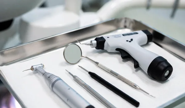 Infographic showing dental filling time breakdown by type and size